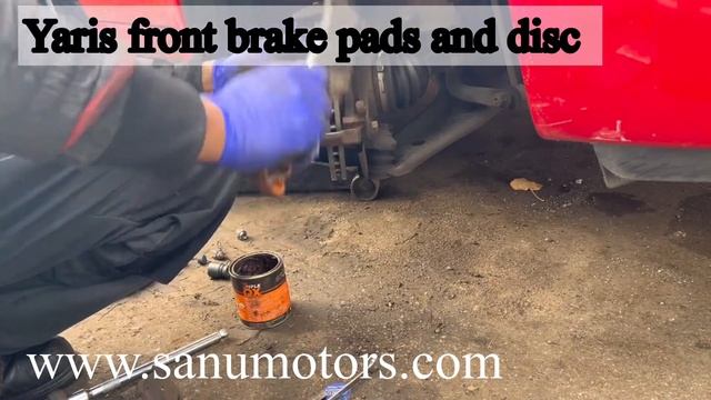 Toyota Yaris front brake disc and pads change смотреть онлайн