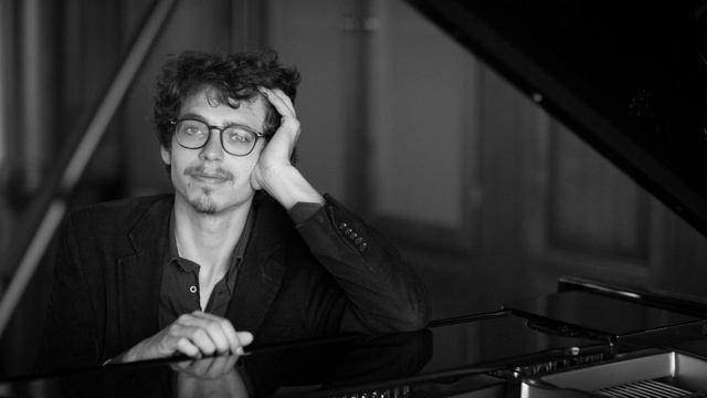 Lucas Debargue plays Medtner - Piano Sonata No. 1 (Riga, 2016) смотреть онлайн