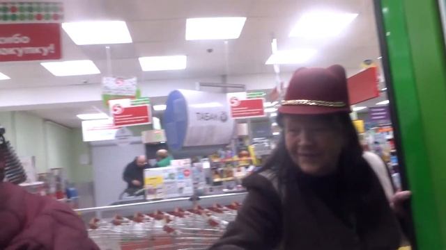 ВАЛЯ не дави жука=говорит жене певец ПРОРОК  САМБО-й