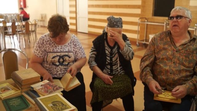 Жильцы дома престарелых "Забота" читают стихотворения Пушкина смотреть онлайн