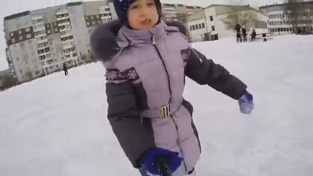Юный блогер на коньках смотреть онлайн
