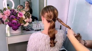 Как сделать низкий пучок из двух хвостиков/ How to make low bun
