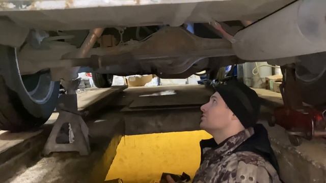 Заклинил редуктор на семерке. Замена со снятием полуосей. смотреть онлайн