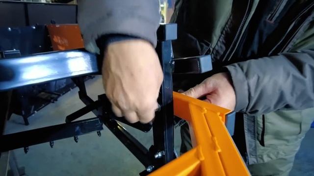 Школа подготовщика лыжных трасс. Регулировка высоты дышла под буксирующее устройство смотреть онлайн