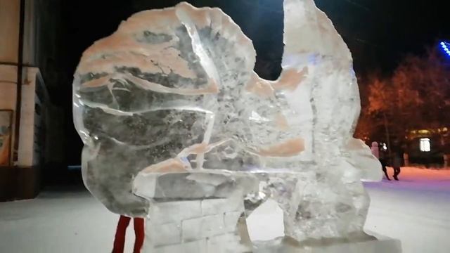 Ледяные фигуры. Гуляем по площади. Новый год! #ледяныефигуры, #площадь, #Прогулка смотреть онлайн