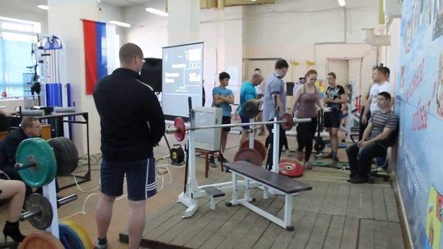 Рощина Юлия и Одинаева Елена. Жим 35 кг. смотреть онлайн