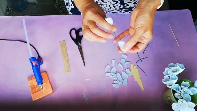 Маленькие цветы из гофрированной бумаги. Быстро и легко. смотреть онлайн