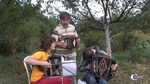 На огороде у гармониста Геннадия Васильева. Репетиция. 22 августа 2010 г. смотреть онлайн