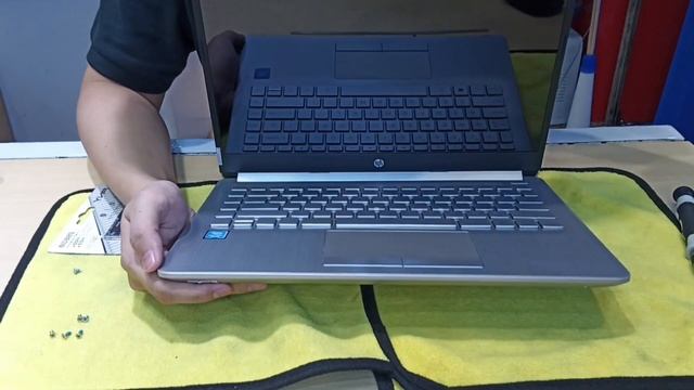 Teardown Laptop HP 14 Intel Pentium Silver N5030 смотреть онлайн