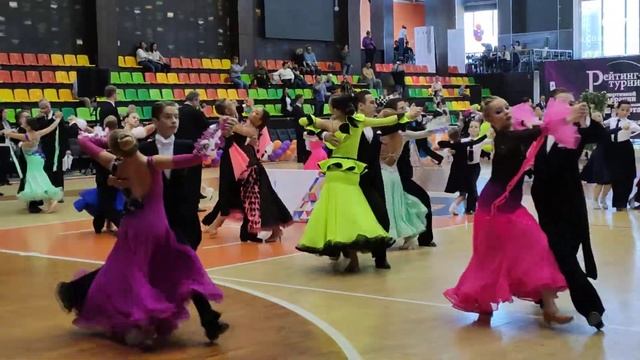 1/2 финала Юниоры 2+1 E класс, Европейская программа, Медленный вальс смотреть онлайн