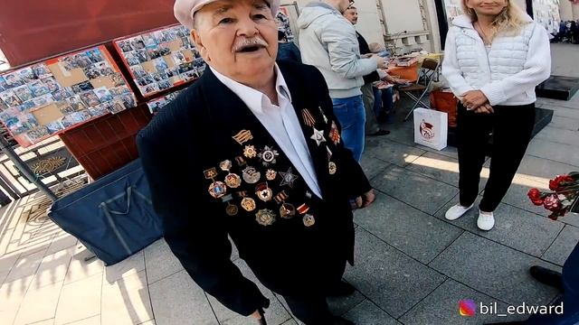 ПОДАРИЛ 500 ТЫСЯЧ РУБЛЕЙ ВЕТЕРАНАМ на 9 МАЯ (поздравил в день победы) смотреть онлайн