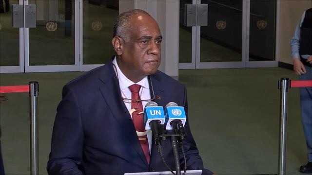H E Mr Alatoi Ishmael Kalsakau , Prime Minister of Vanuatu. смотреть онлайн