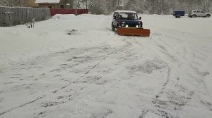 Установил отвал на Ниву. Нива стала грейдером.