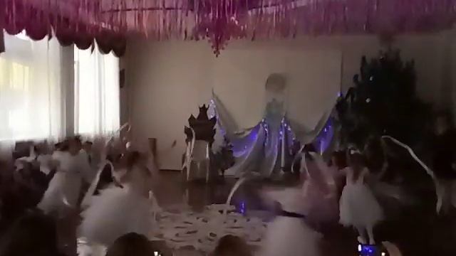 Танец маленьких снежинок смотреть онлайн