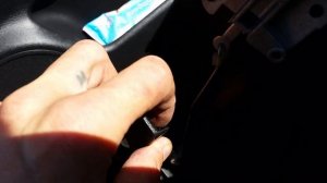 Honda Accord cl 7- cl 9 Открываем бардачок без ключа, избавляемся от провисания бардачка.