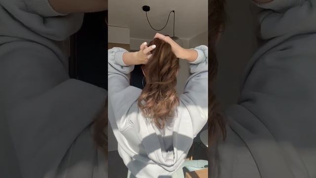 КАК ЗАПЛЕСТИ ХВОСТ БЕЗ РЕЗИНКИ\PONYTAIL WITHOUT ELASTIC смотреть онлайн