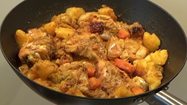Жаркое с курицей, овощами и яблоком. смотреть онлайн