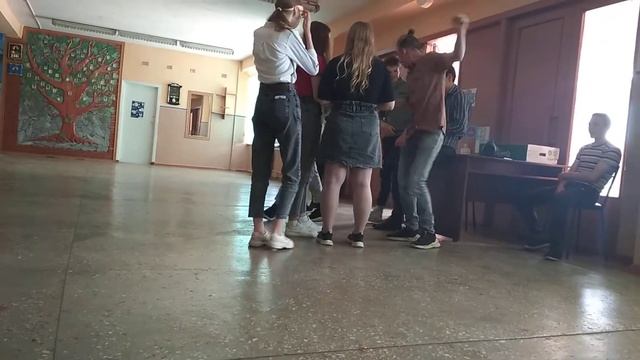 ГОТОВИМ ТАНЕЦ НА ПОСЛЕДНИЙ ЗВОНОК? смотреть онлайн