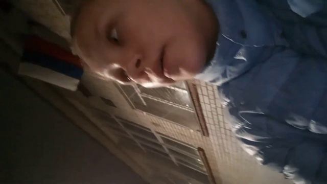 Ночью с подругой играем в прятки. Мы друг друга не нашли смотреть онлайн