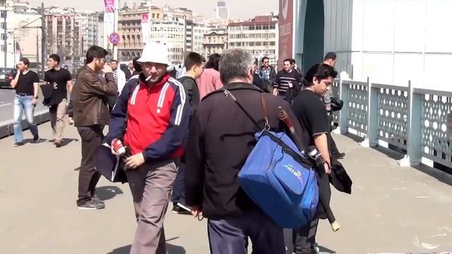 Fishermen on the Galata Bridge (Kadir Has Üniversitesi) смотреть онлайн