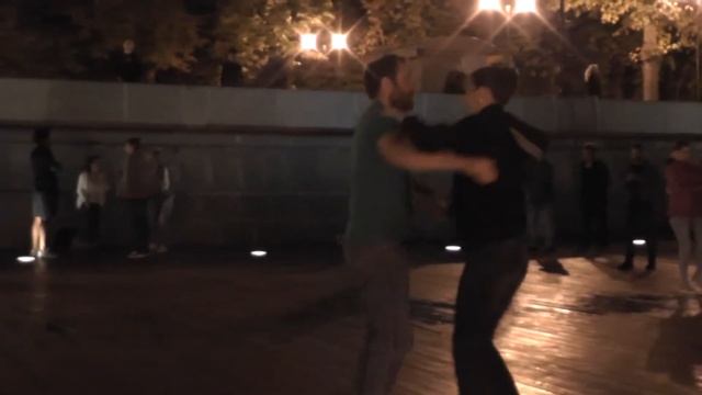 2021-08-04 (ср), Виктория, Валерий, танцы, сальса, Парк, Горького,  Москва,