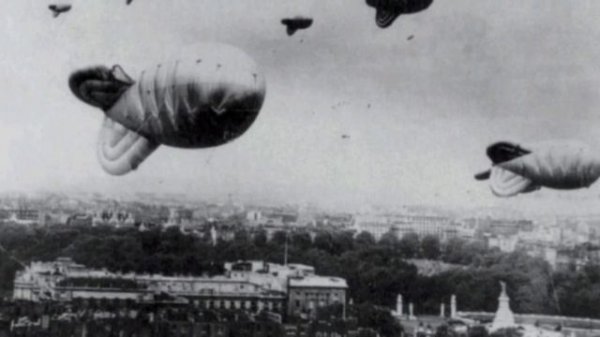 ЗАГРАДИТЕЛЬНЫЙ  АЭРОСТАТ  / Защита от самолётов.