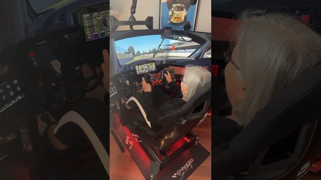 MOM tries $20K SIM RACING Setup for the first time! #simracing #iracing #simracingsetup смотреть онлайн