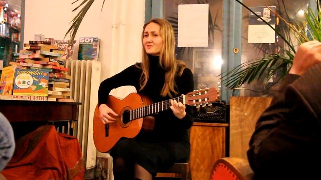 Над окошком месяц смотреть онлайн