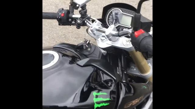 Suzuki GSR 750