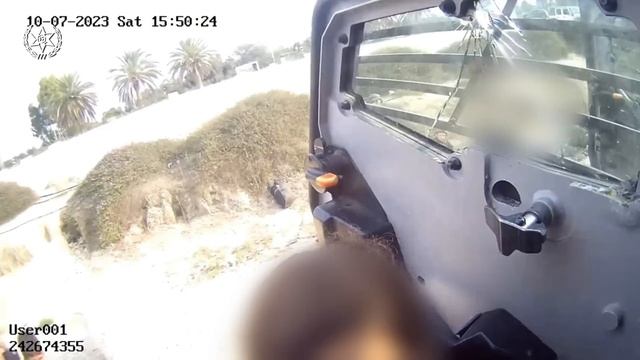 תיעוד: לוחמים מחלצים אזרחים תוך חילופי אש смотреть онлайн
