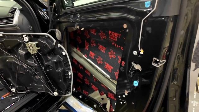 BMW X6M Шумоизоляция салона и колесных арок смотреть онлайн