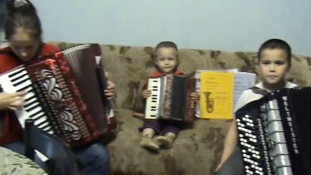 БАЯН АККОРДЕОН Полёт шмеля Алексеевы лето 2008 г 480p смотреть онлайн