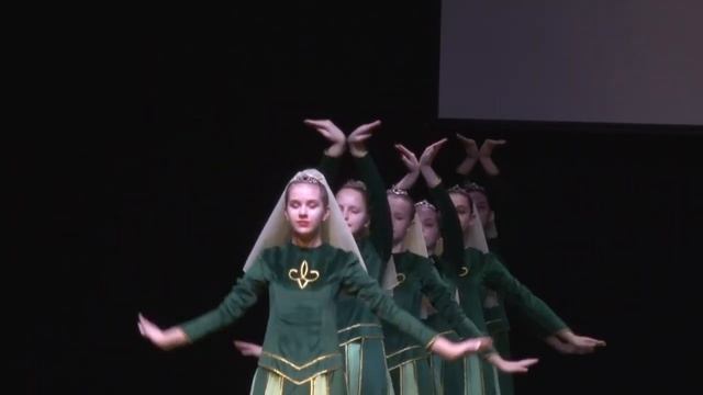Армянский танец "Тавих" (арфа) ( исп. ансамбль "Сувенир") смотреть онлайн