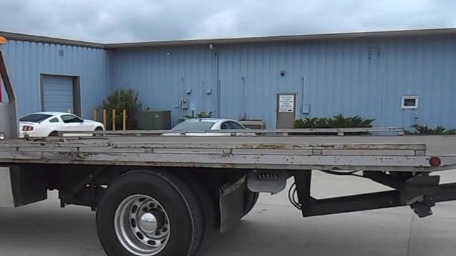 2007 Peterbilt 335 with 22ft Dual Tech Steel Bed смотреть онлайн