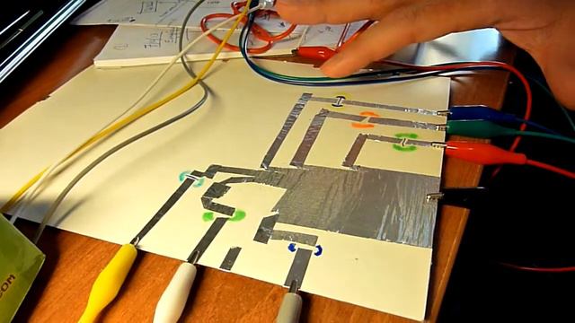 Μουσικά χαρτιά με το Makey Makey και το Scratch смотреть онлайн