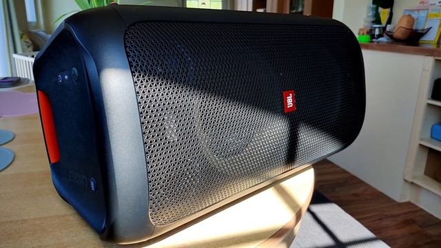 S33S / JBL x Distortion Bass #1 | JBL Partybox 100 Bass Test! смотреть онлайн
