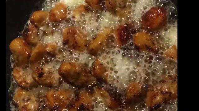 Куриные гузки жареные. Вкусная вредняшка, но иногда можно))) смотреть онлайн