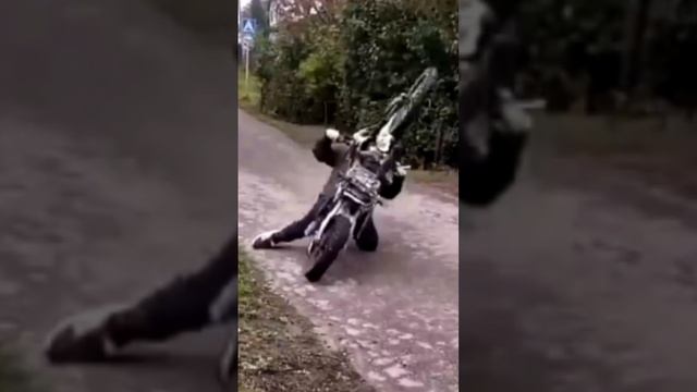 первый раз попробовал #fail #moto #падение #питбайк #стант #stunt смотреть онлайн