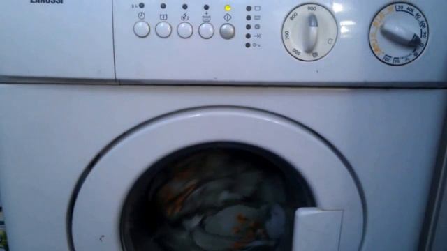 Иногда не сливает воду и мигает, zanussi FCS 920C смотреть онлайн