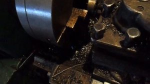 Нарезаем резьбу в гайке , токарный станок 1м61.