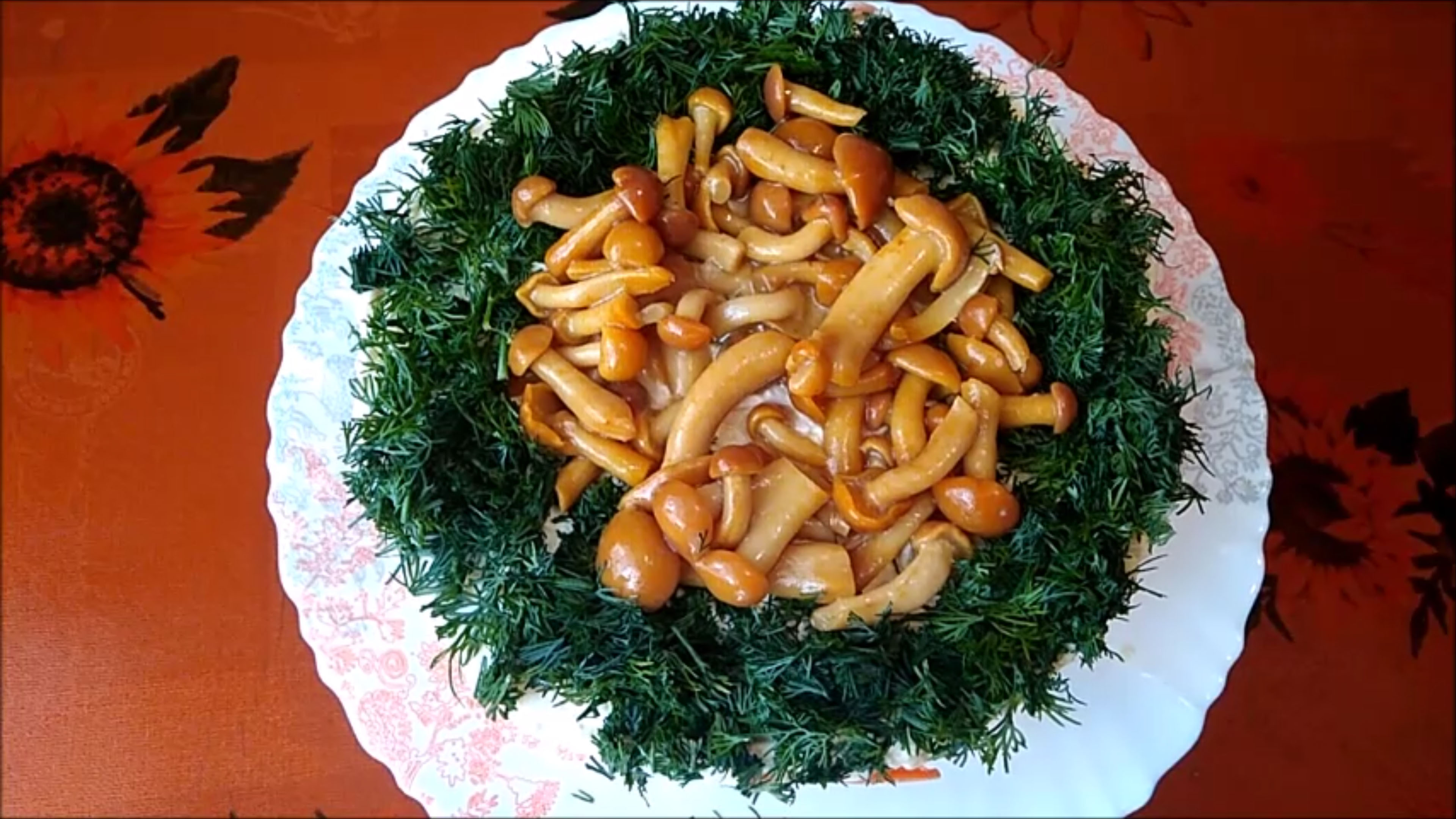 Слоёный салат "Лисичка".mp4 смотреть онлайн