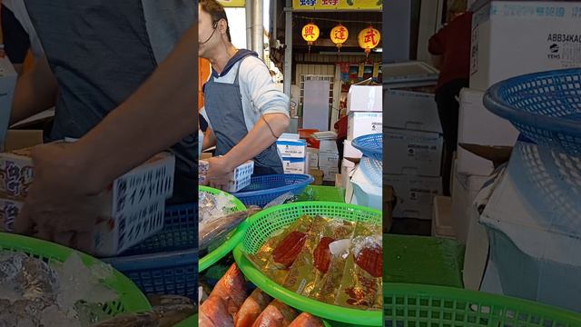 興達港觀光漁港海鮮拍賣興達港王中皇海鮮叫賣 смотреть онлайн