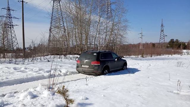 Туарег по весеннему насту, пришлось покопать г. Спас-Клепики смотреть онлайн