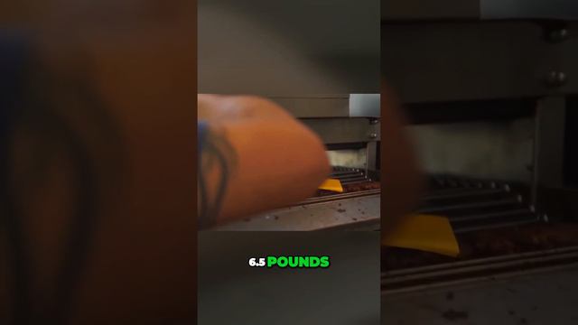 Behold the Calorie King The Massive Octuple Burger That Eats like a Weeks Worth of Food смотреть онлайн