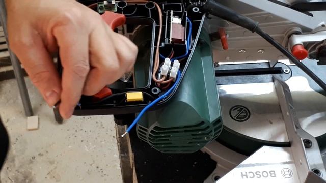 Установка плавного пуска на торцовочную пилу BOSСH смотреть онлайн