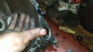 Как ЛЕГКО вытащить подшипники КПП (2108-10, Таврия, Сенс)