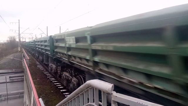 Тепловоз 2тэ116-557 с Грузовым поездом Ленинский Проспект смотреть онлайн