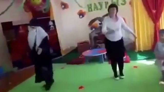 Грязные танцы апаек в детсаду смотреть онлайн