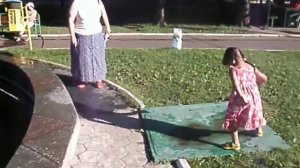 Дети и фонтан