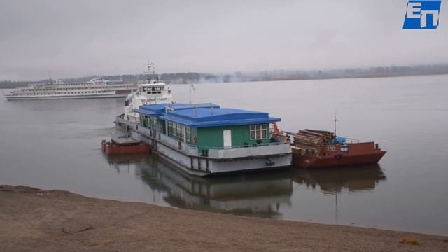 Дебаркадер уводят на зимовку смотреть онлайн